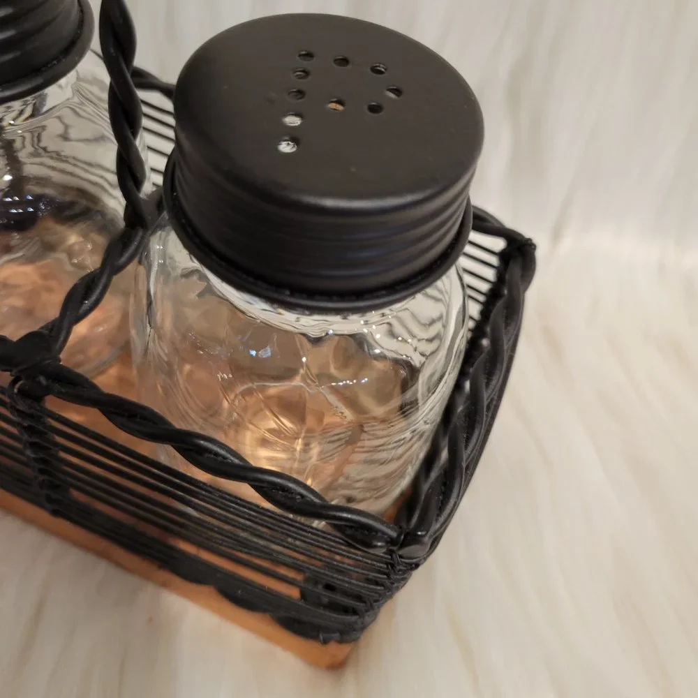 Salt & Pepper Shaker Set